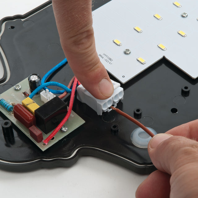 Halbury PIR 1lt wall IP44 7W cool white