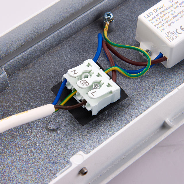 Vulcan CCT 300mm 1lt wall IP65