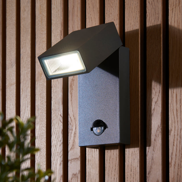 Morti PIR IP44 11W cool white