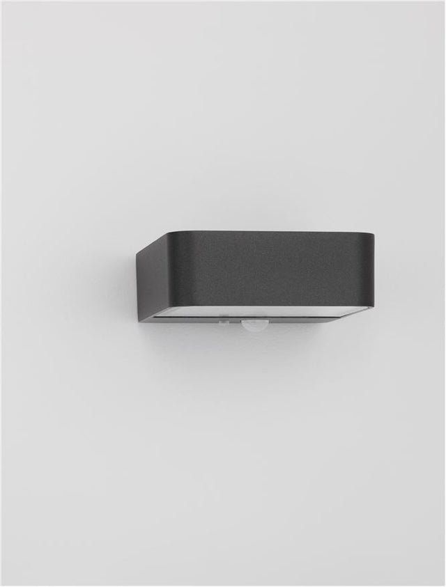 TRENDO Anthracite Die-Casting Aluminium & Clear Glass LED 2 Watt 219Lm 3000K 3.7 Volt Beam Angle 106º IP65 Switch On/Off L: 12.2 W: 14.6 H: 5 cm