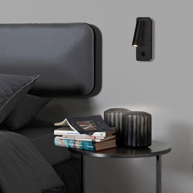 Aron Wall Lamp