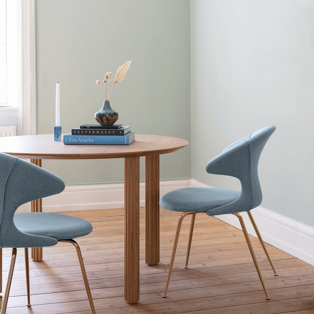 Comfort Circle | dining table
