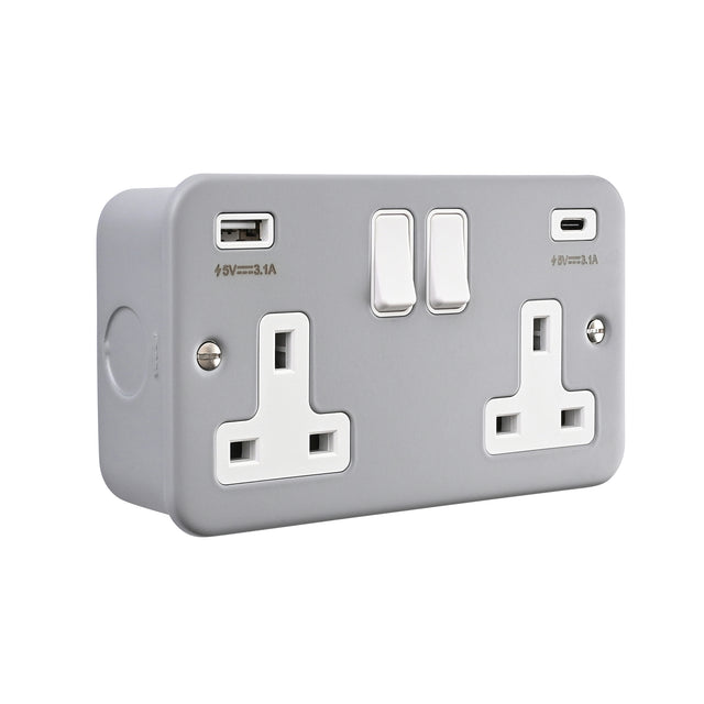 13A 2G DP Switched Socket with 15.5W USB A+C