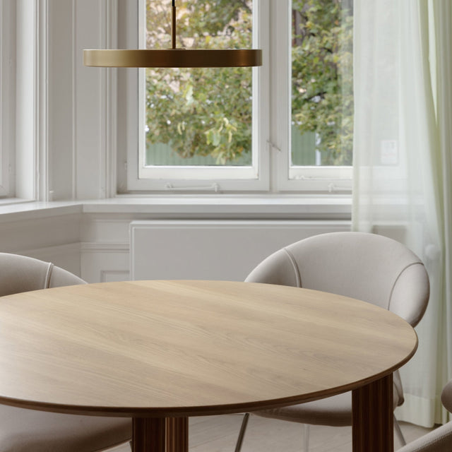 Comfort Circle | dining table
