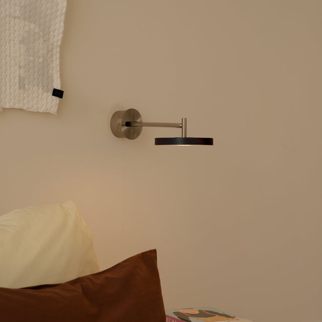 Asteria Long wall lamp, steel, black, hardwired - lifestyle