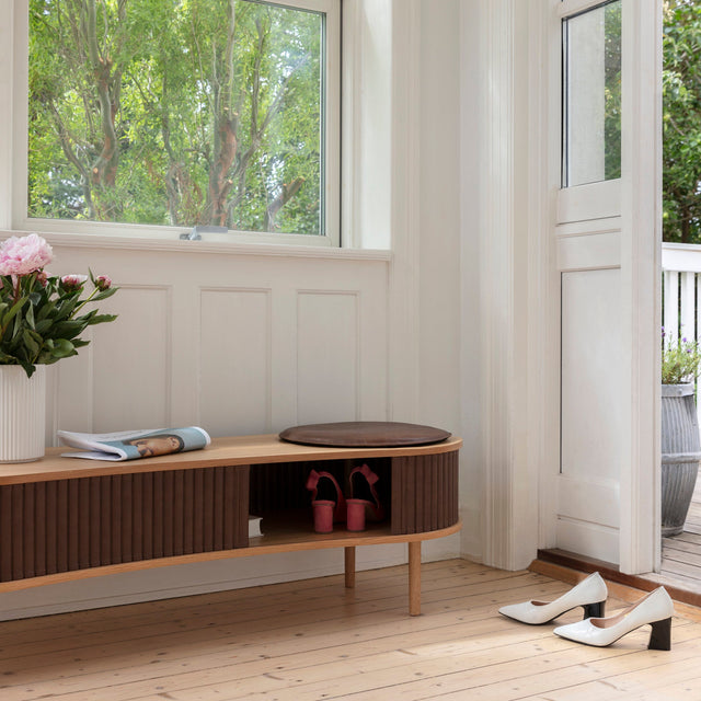 Audacious | tv bench