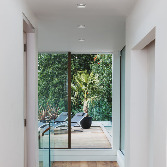 Trimless Square Fixed