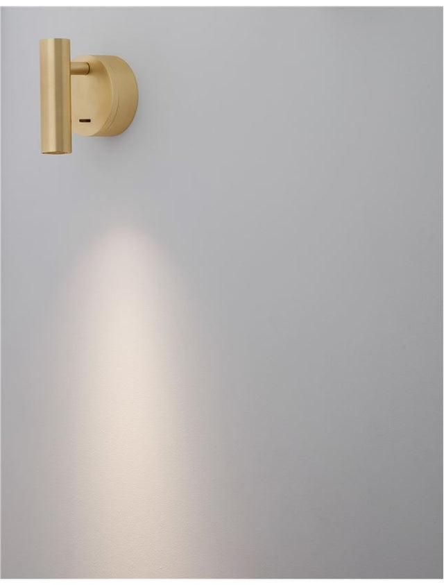 CLIP Satin Brass Aluminium
LED Philips 3 Watt
Switch On/Off
190Lm 3000K IP20
D: 8 W: 3.4 H: 11 cm Rotating & Adjustable