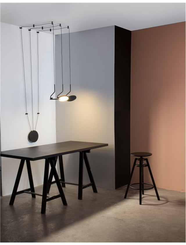 LUCCELO Sandy Black Aluminium
& Acrylic
LED 30 Watt 230 Volt
1500Lm 3000K IP20
Cable Length: 390 cm
L: 16 W: 16 H: 400 cm Adjustable Height, Rotating & Adjustable