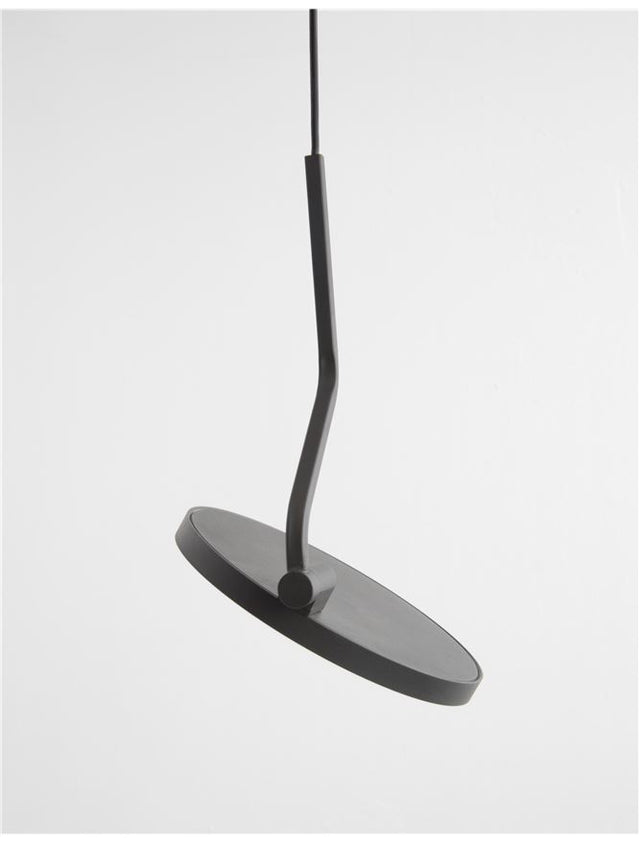 LUCCELO Sandy Black Aluminium
& Acrylic
LED 30 Watt 230 Volt
1500Lm 3000K IP20
Cable Length: 390 cm
L: 16 W: 16 H: 400 cm Adjustable Height, Rotating & Adjustable