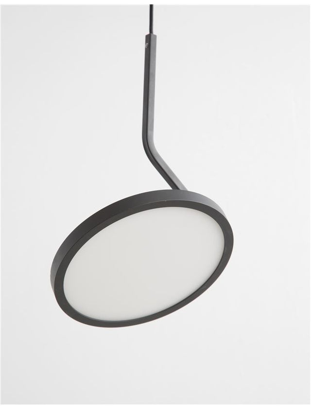 LUCCELO Sandy Black Aluminium
& Acrylic
LED 30 Watt 230 Volt
1500Lm 3000K IP20
Cable Length: 390 cm
L: 16 W: 16 H: 400 cm Adjustable Height, Rotating & Adjustable