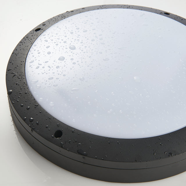 Luik plain black textured casing