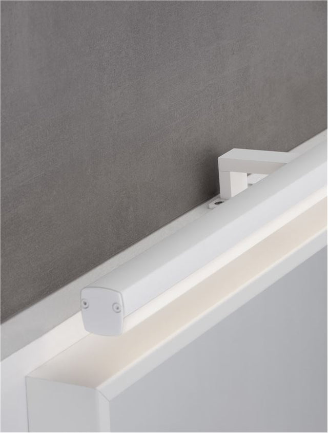 GLIM White Aluminium & Acrylic LED 18 Watt 230 Volt 1922Lm 3000K IP44 L: 63 W: 6.5 H: 6.5 cm
