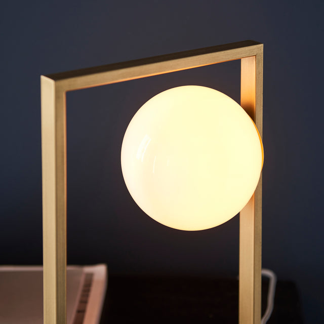 Teo Table