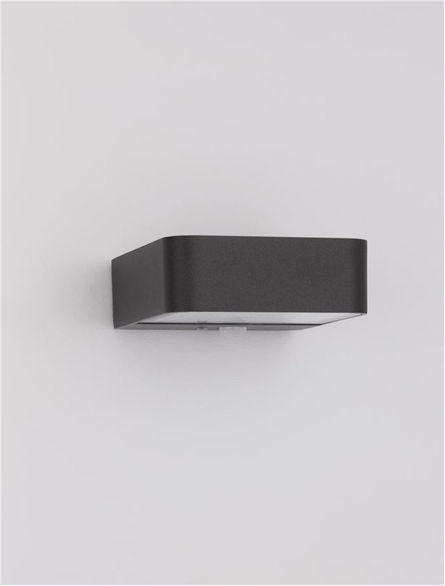 TRENDO Anthracite Die-Casting Aluminium & Clear Glass LED 2 Watt 219Lm 3000K 3.7 Volt Beam Angle 106º IP65 Switch On/Off L: 12.2 W: 14.6 H: 5 cm