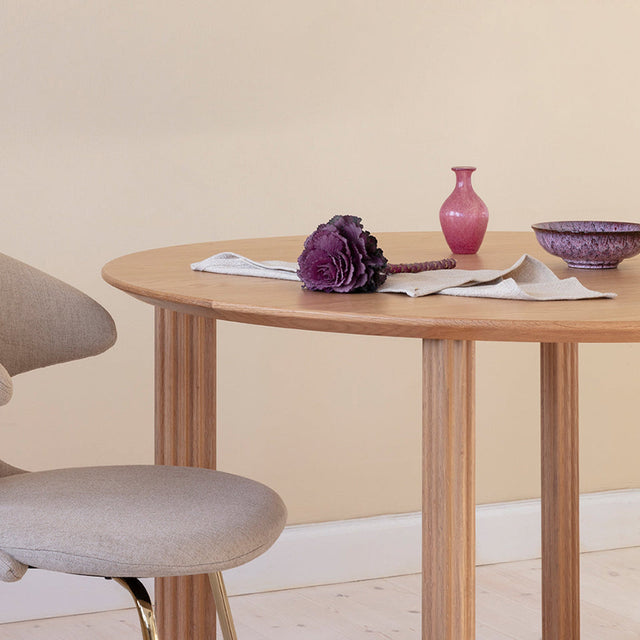 Comfort Circle | dining table