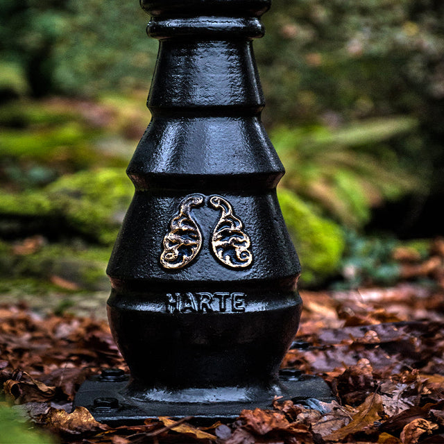 Classic railway style lamp post in cast iron and steel