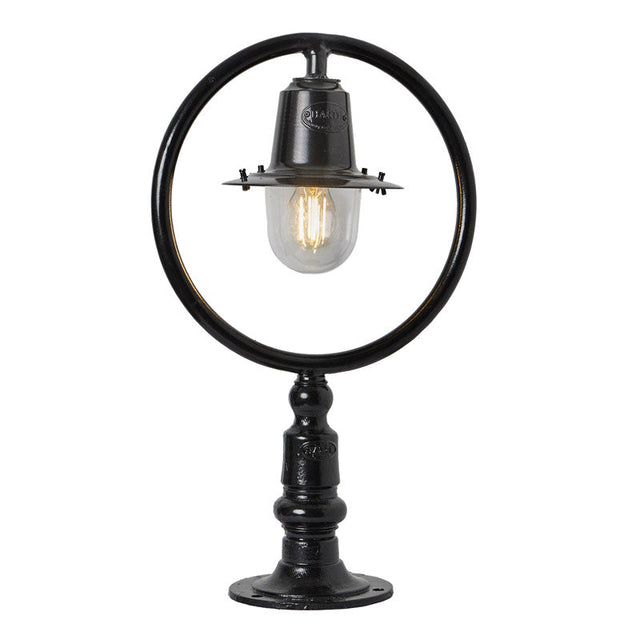 Classic railway style pier light for flat pier caps