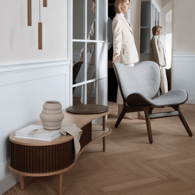 Audacious | tv bench