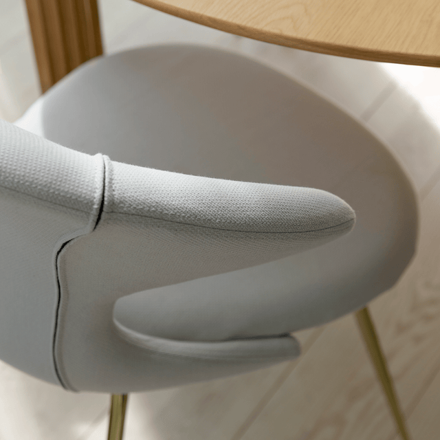 Comfort Circle | dining table