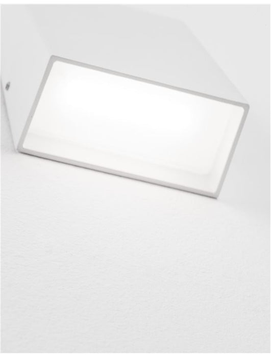 MILEY Sandy White Aluminium & Glass LED 3 Watt 304Lm 3000K CRI>80 200-240 Volt IP54
Light Down L: 8 W: 4 H: 12 cm