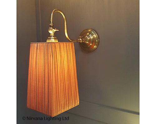 Banlieue brass wall light