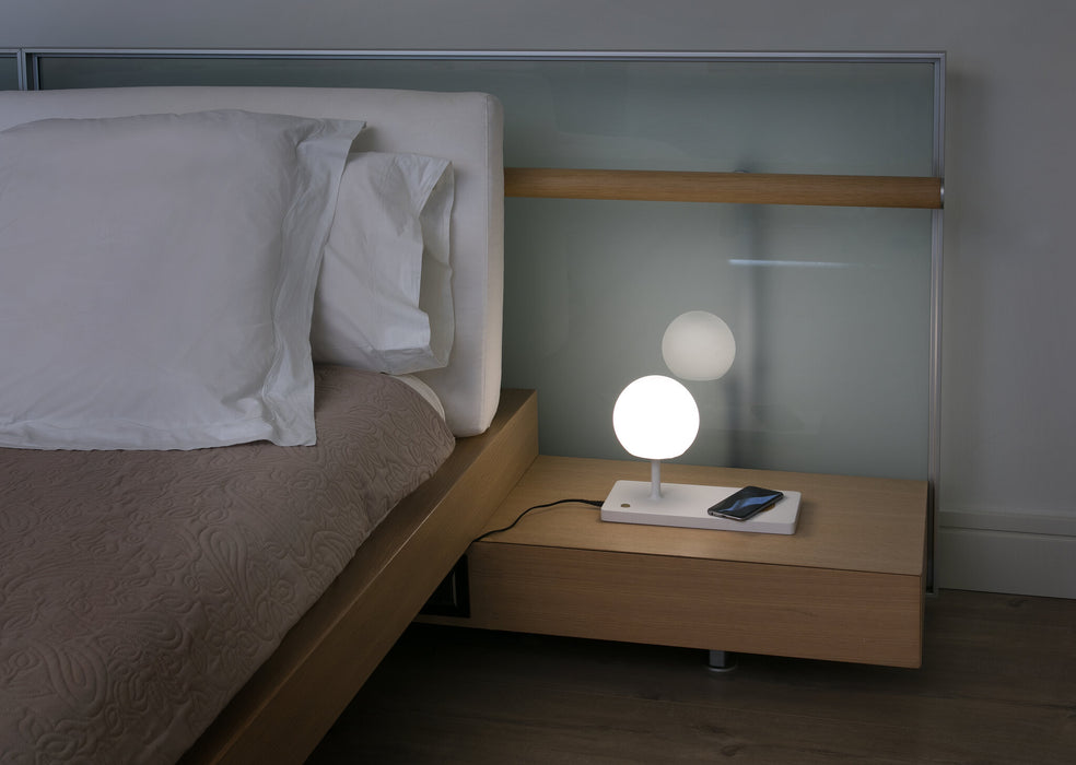 NIKO TABLE LAMP WITH PHONE CHARGER