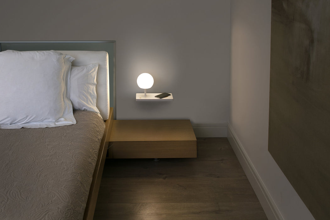 NIKO WALL LAMP WITH PHONE CHARGER